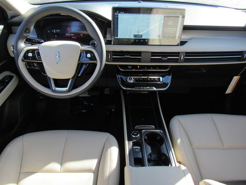 New 2026 Lincoln Corsair Premiere FWD image 11