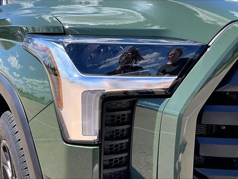 Used 2022 Toyota Tundra SR5 w/ SR5 Convenience Package AWD/4WD image 30