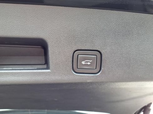 Used 2024 Chevrolet Traverse LT w/ Trailering Package AWD/4WD image 16