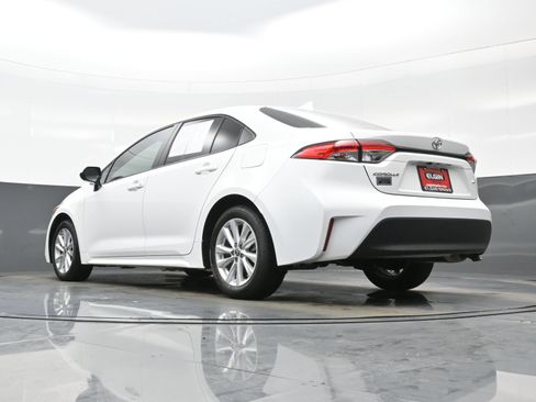 Used 2025 Toyota Corolla LE w/ LE Premium Package image 29