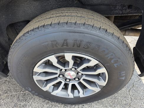 Used 2019 GMC Sierra 1500 AT4 w/ AT4 Premium Package image 5