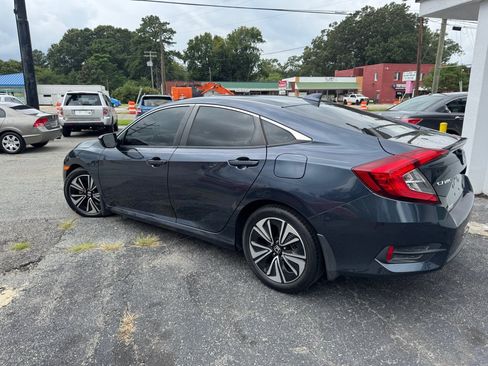 Used 2017 Honda Civic EX-L image 3