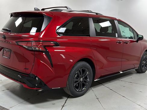 New 2026 Toyota Sienna XSE image 5