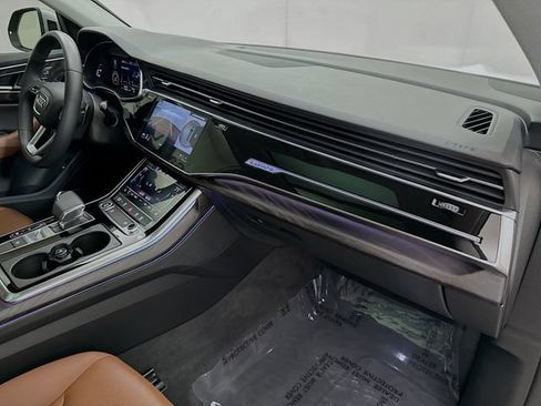Used 2022 Audi Q8 Premium Plus w/ Premium Plus Package AWD/4WD image 29