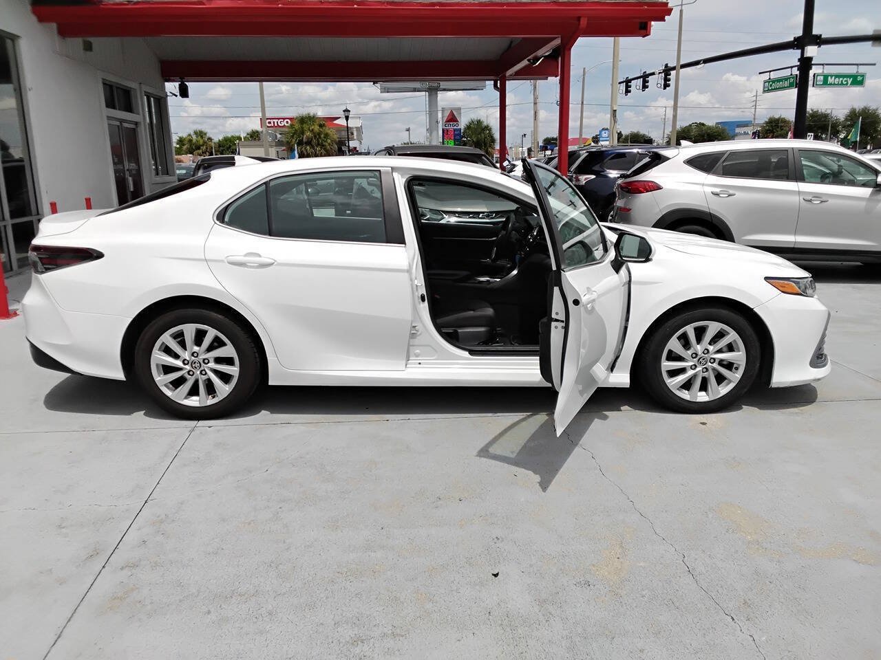 Used 2021 Toyota Camry LE FWD image 5