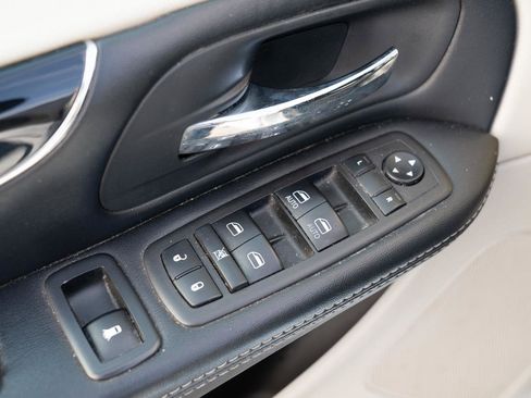 Used 2019 Dodge Grand Caravan SXT FWD image 19