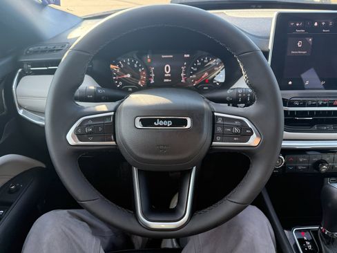 Used 2024 Jeep Compass Limited image 12