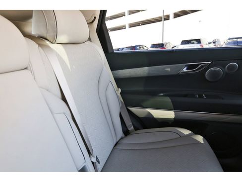 Used 2025 Genesis GV80 2.5T Prestige image 14