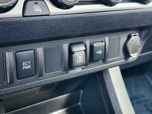 Used 2022 Toyota Tacoma SR5 AWD/4WD image 23