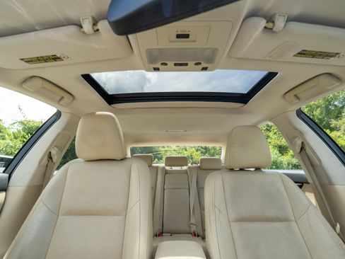 Used 2013 Lexus ES 350 w/ Luxury Pkg FWD image 8