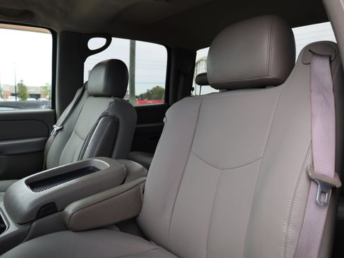 Used 2005 Chevrolet Silverado 3500 LT w/ Heavy-Duty Power Package image 6