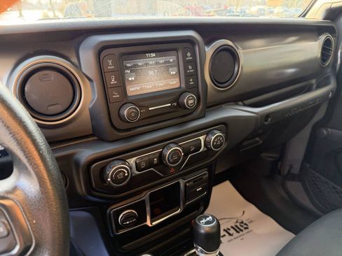 Used 2019 Jeep Wrangler Sport image 16