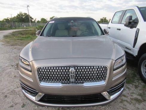 Used 2020 Lincoln Nautilus Reserve image 2