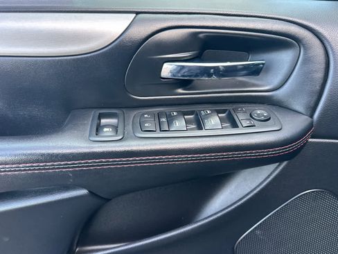 Used 2019 Dodge Grand Caravan GT image 12