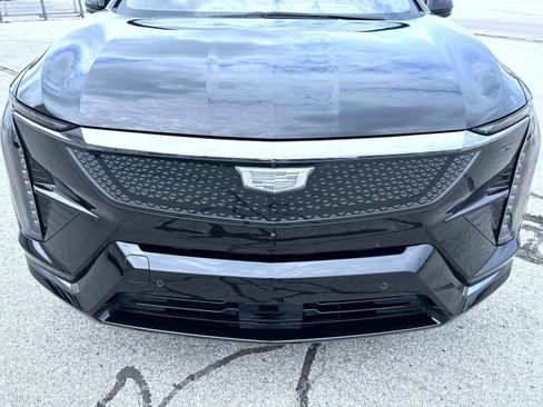 Used 2026 Cadillac Optiq Sport 2 w/ LPO, Floor Liner Package AWD/4WD image 9