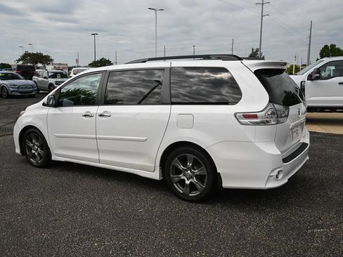 Used 2017 Toyota Sienna SE FWD image 7