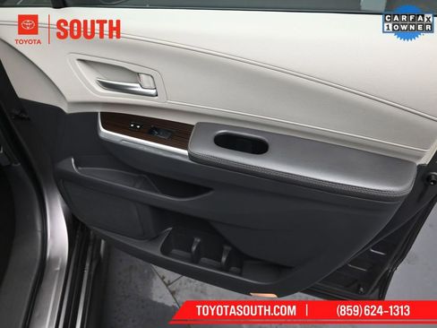 Used 2023 Toyota Sienna XLE image 40