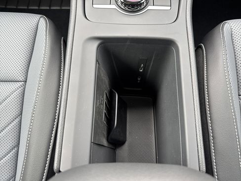 New 2025 Volkswagen Tiguan SE image 21