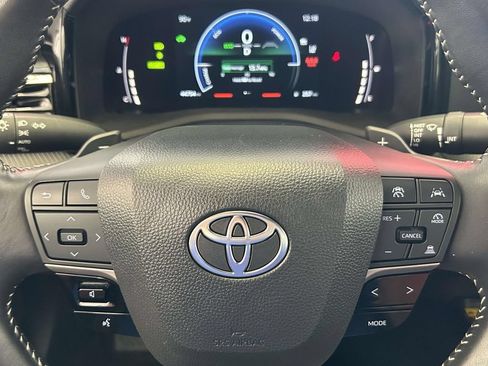 Used 2025 Toyota Camry SE FWD image 28