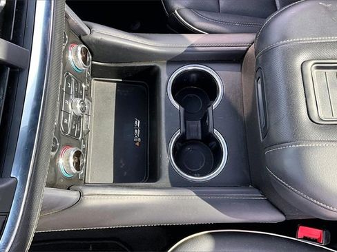 Used 2022 GMC Yukon XL SLT w/ SLT Premium Package image 18