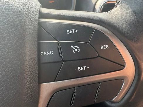 Used 2020 Jeep Grand Cherokee Laredo w/ Security & Convenience Group AWD/4WD image 37