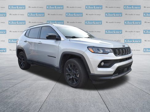 Used 2026 Jeep Compass Latitude AWD/4WD image 12