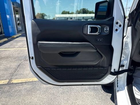 Used 2022 Jeep Wrangler Unlimited Rubicon 4xe w/ Cold Weather Group AWD/4WD image 12
