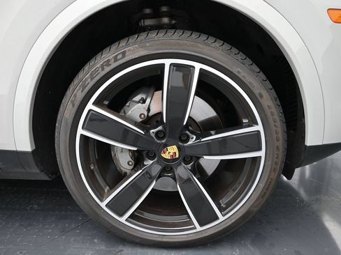 Certified 2023 Porsche Cayenne S Platinum AWD/4WD image 23