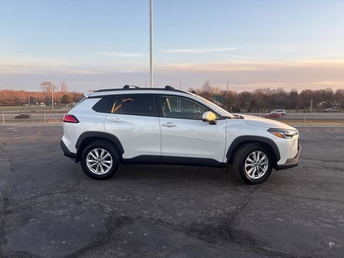 Used 2022 Toyota Corolla Cross LE image 9