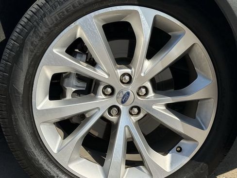 Used 2023 Ford Explorer Platinum w/ Technology Package AWD/4WD image 10