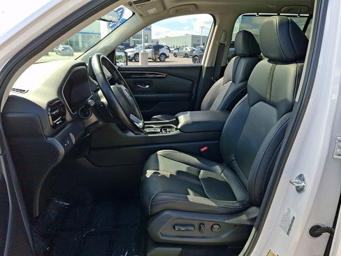 Used 2024 Honda Pilot Touring image 15
