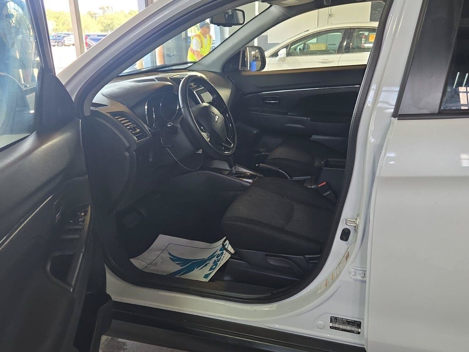 Used 2026 Mitsubishi Outlander Sport LE AWD/4WD image 3