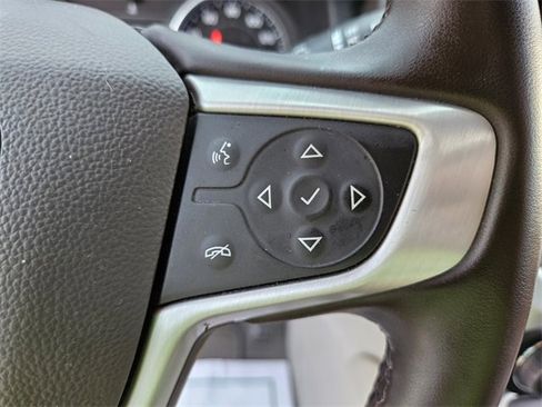 Used 2023 GMC Acadia SLT image 25