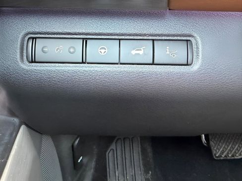 Certified 2025 Nissan Pathfinder Platinum w/ Cargo Package image 18