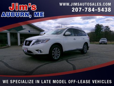 Used 2015 Nissan Pathfinder SL w/ SL Tech Package FWD image 1