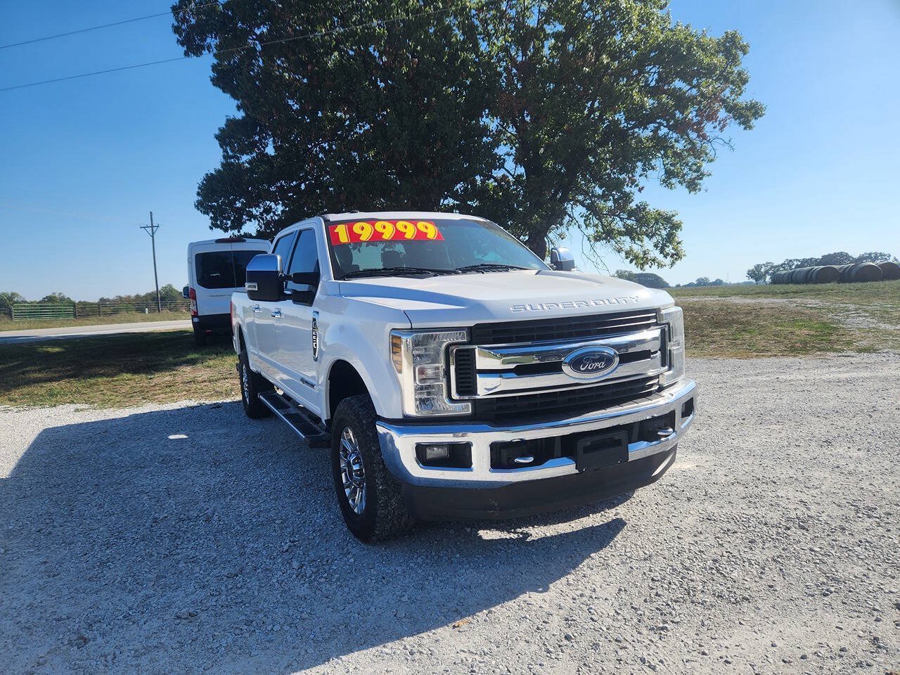 Used 2018 Ford F250 XLT w/ XLT Premium Package AWD/4WD image 4