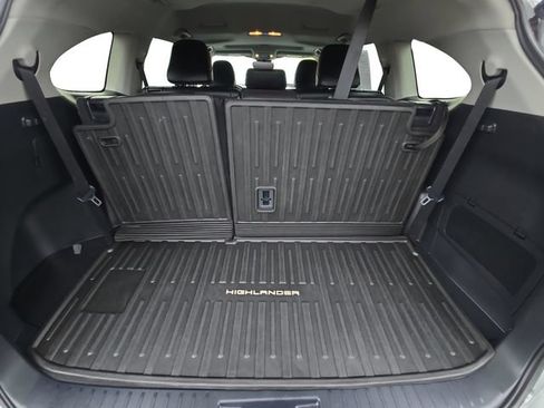 Used 2023 Toyota Highlander XLE FWD image 13