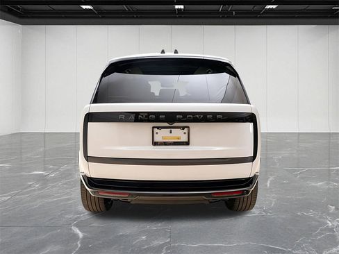 Used 2025 Land Rover Range Rover Autobiography image 9