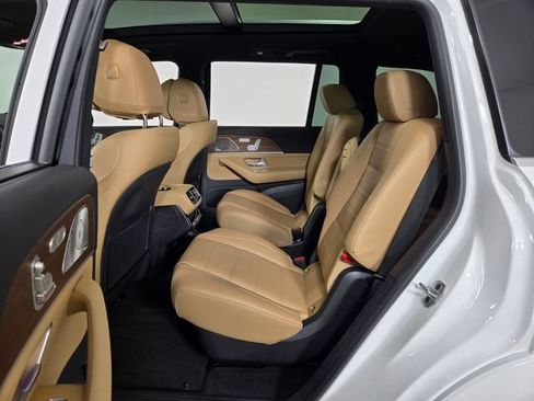 Certified 2026 Mercedes-Benz GLS 450 4MATIC image 18