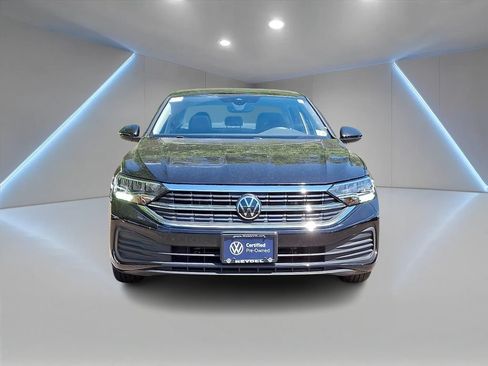 Used 2023 Volkswagen Jetta SE w/ Panoramic Sunroof Package FWD image 2