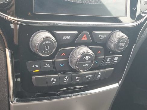 Used 2020 Jeep Grand Cherokee Laredo w/ 18" Wheel & 8.4" Radio Group AWD/4WD image 18