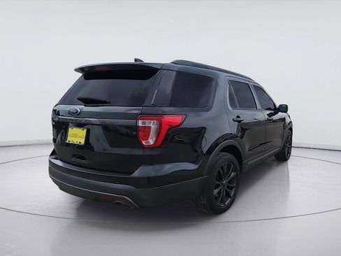 Used 2017 Ford Explorer XLT w/ Equipment Group 202A FWD image 8