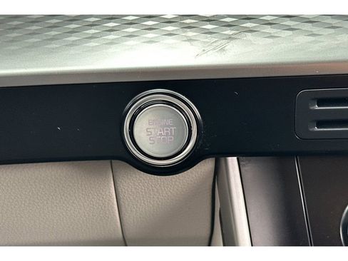 Used 2024 Kia Carnival LX image 24