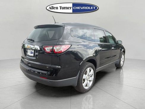 Used 2017 Chevrolet Traverse LT w/ Style and Technology Package FWD image 4