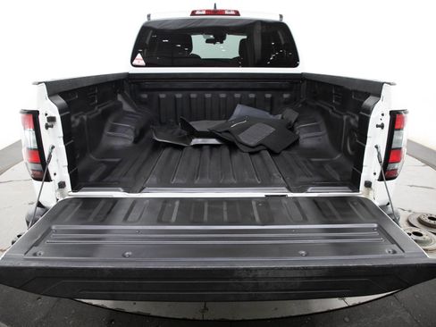 Used 2022 Nissan Frontier S w/ Technology Package AWD/4WD image 17