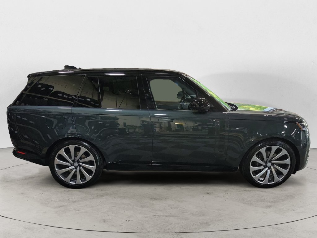 Used 2025 Land Rover Range Rover SE AWD/4WD image 6