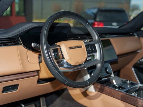 Used 2023 Land Rover Range Rover Long Wheelbase SE image 12