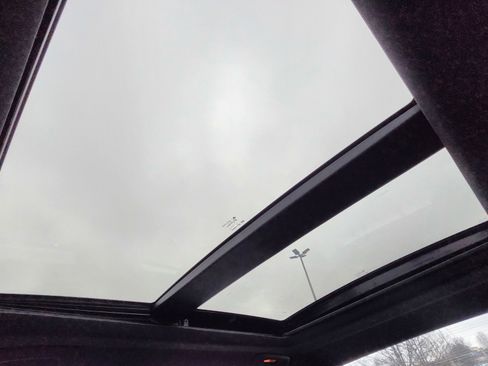 Used 2023 Chrysler 300 S image 2