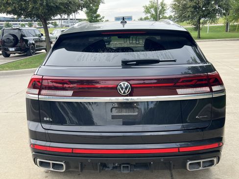 Certified 2024 Volkswagen Atlas Cross Sport SEL R-Line AWD/4WD image 9