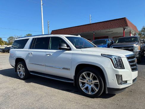 Used 2017 Cadillac Escalade ESV Premium Luxury image 7